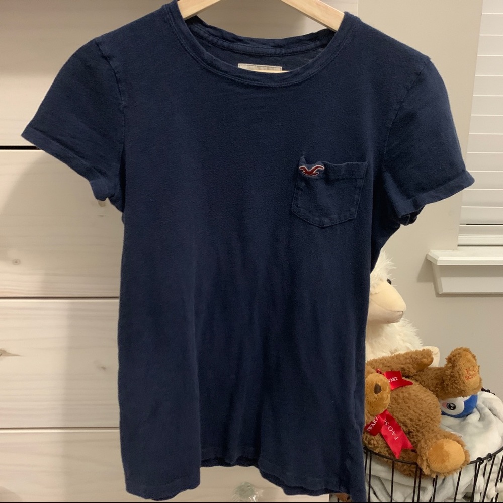 navy hollister t-shirt